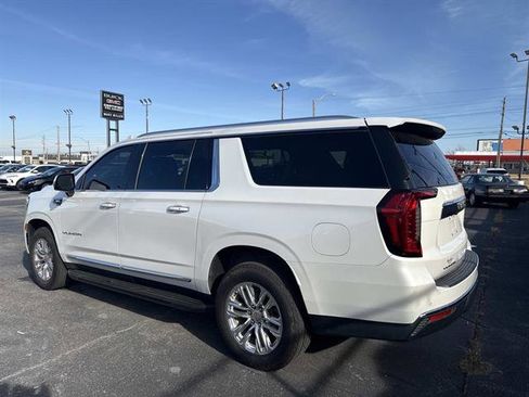 Used 2022 GMC Yukon XL SLT w/ SLT Luxury Package image 6