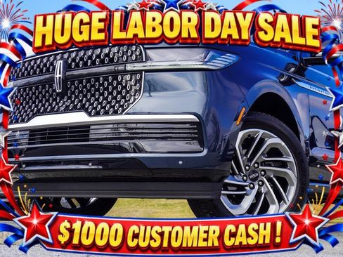 Used 2025 Lincoln Navigator L Reserve AWD/4WD image 2
