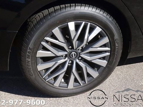 Used 2024 Nissan Altima 2.5 SV image 7