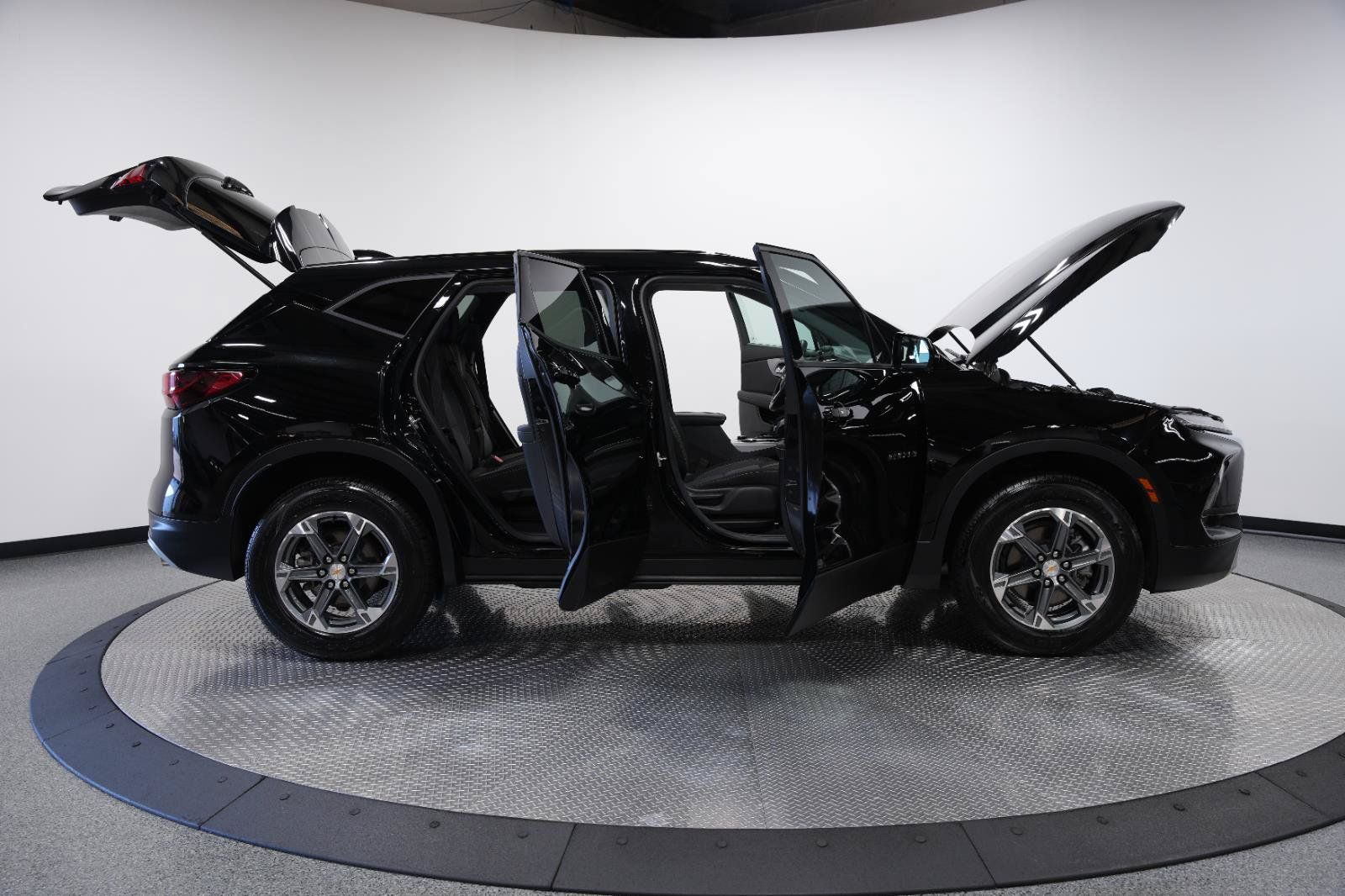 Used 2025 Chevrolet Blazer LT AWD/4WD image 10