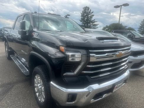 Used 2025 Chevrolet Silverado 3500 LTZ w/ LTZ Premium Package AWD/4WD image 5