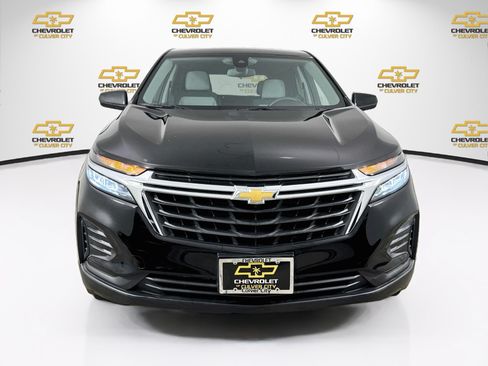 Used 2023 Chevrolet Equinox LS w/ LS Convenience Package FWD image 2