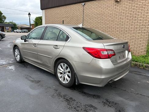Used 2017 Subaru Legacy 2.5i Premium w/ Moonroof Package AWD/4WD image 9