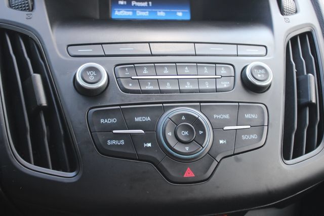 Used 2018 Ford Focus SE FWD image 6