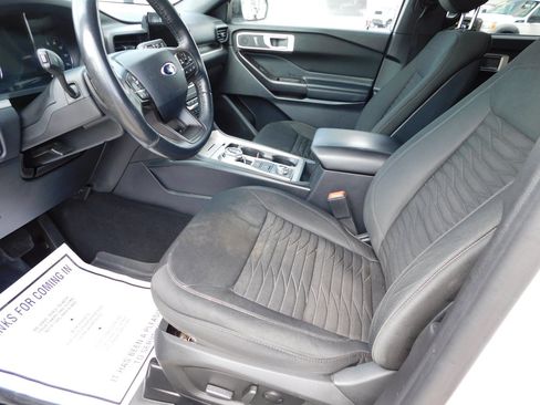 Used 2020 Ford Explorer XLT AWD/4WD image 22