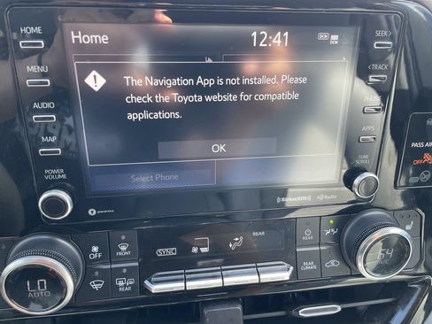 Used 2022 Toyota Highlander XLE AWD/4WD image 19
