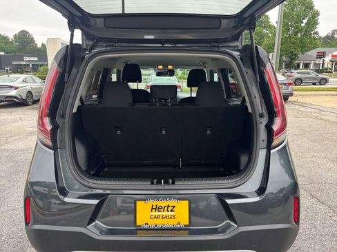 Used 2025 Kia Soul LX w/ LX Technology Package FWD image 30