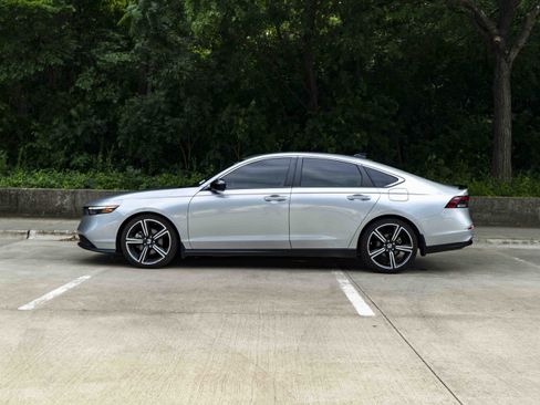 Used 2025 Honda Accord Sport image 6