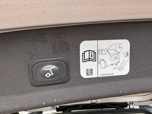 Used 2017 Ford Escape Titanium FWD image 17