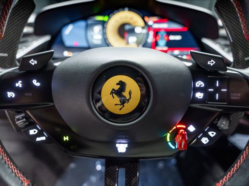 Used 2021 Ferrari SF90 Stradale image 71