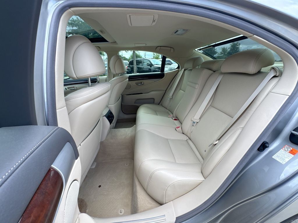 Used 2017 Lexus LS 460 w/ Comfort Package RWD image 30