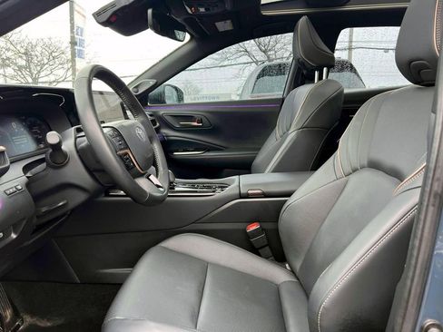 Used 2025 Toyota Crown Limited w/ Advanced Technology Package image 15