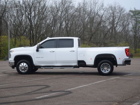 Used 2025 Chevrolet Silverado 3500 LTZ image 21