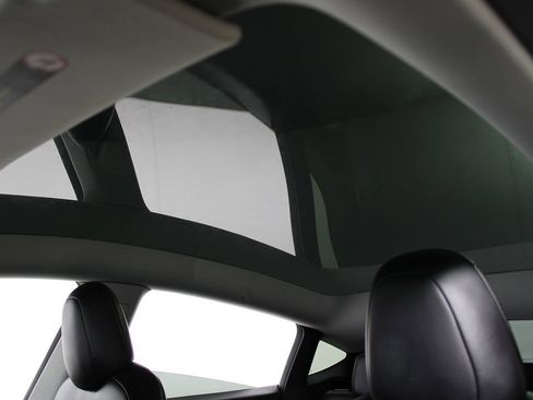 Used 2021 Tesla Model Y Long Range image 9