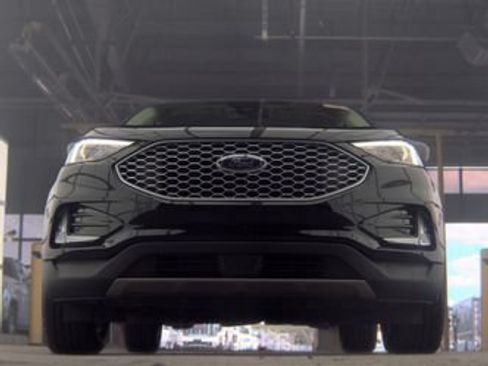 Used 2023 Ford Edge SEL w/ Convenience Package AWD/4WD image 3