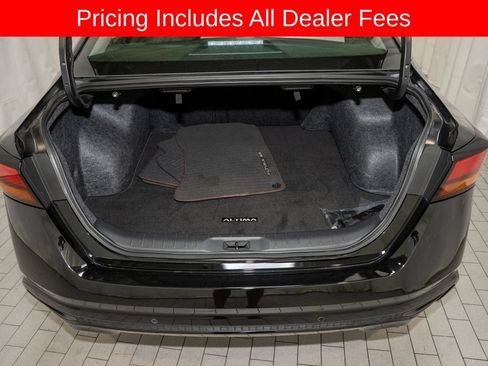 Certified 2025 Nissan Altima 2.5 SR w/ SR Premium Package FWD image 5
