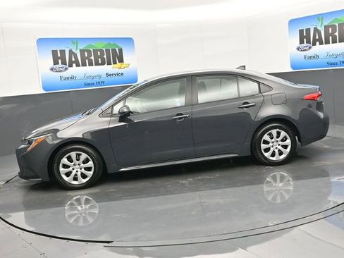 Used 2025 Toyota Corolla LE image 2