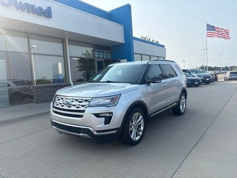 Used 2019 Ford Explorer XLT w/ Equipment Group 202A AWD/4WD image 1
