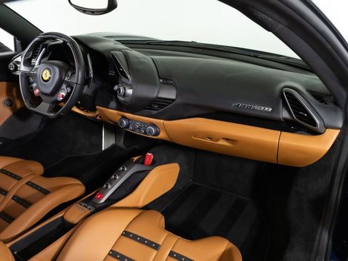 Used 2017 Ferrari 488 GTB RWD image 33