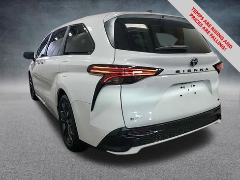 Used 2025 Toyota Sienna XSE image 15