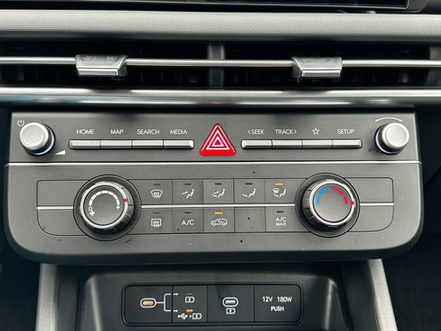 Used 2025 Hyundai Tucson SE image 37