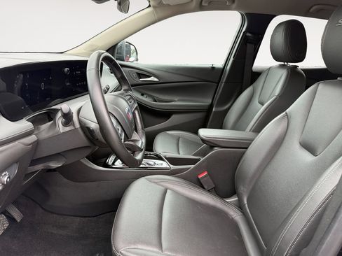 Used 2024 Buick Encore GX Sport Touring FWD image 9