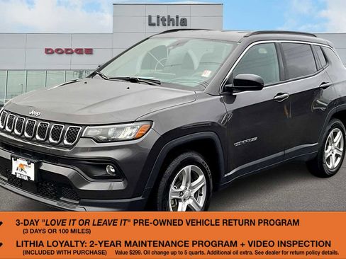 Used 2024 Jeep Compass Latitude image 1