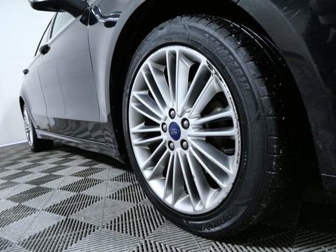 Used 2015 Ford Fusion SE w/ Equipment Group 202A image 2