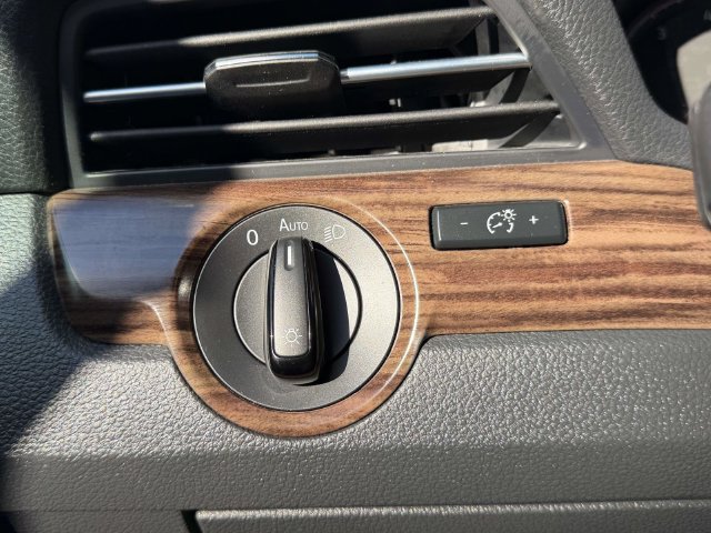 Certified 2022 Volkswagen Passat 2.0T FWD image 20