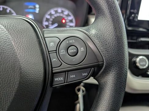 Used 2025 Toyota Corolla LE image 17