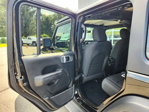 Used 2021 Jeep Wrangler Unlimited Sport image 37