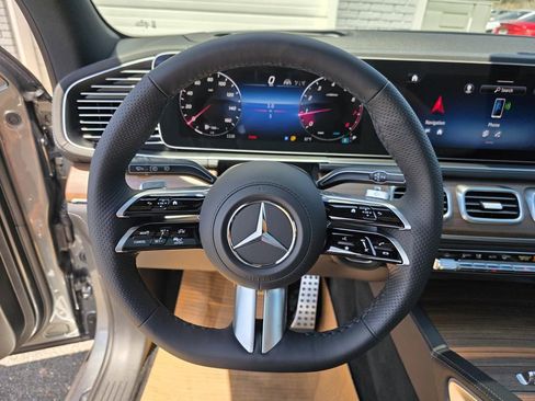 New 2026 Mercedes-Benz GLS 580 4MATIC image 17