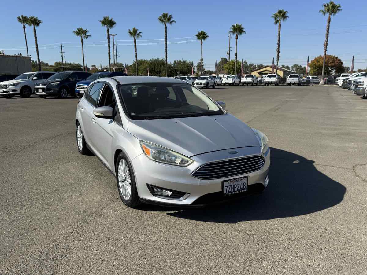 Used 2015 Ford Focus Titanium w/ Titanium Cold Weather Package FWD image 3