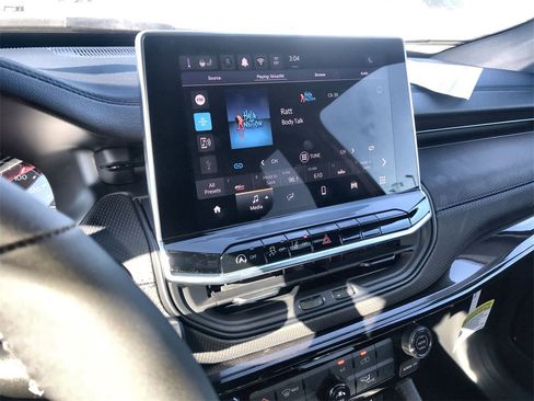 Used 2026 Jeep Compass Latitude image 16