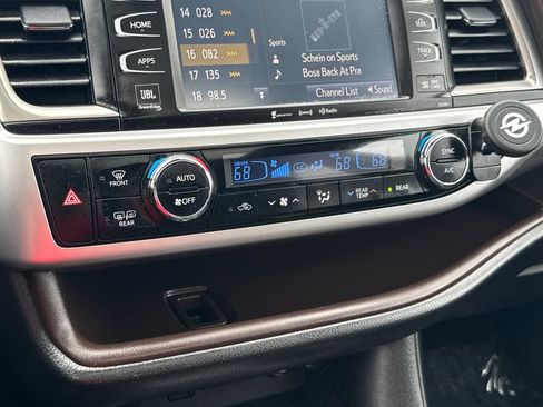 Used 2019 Toyota Highlander Limited AWD/4WD image 26