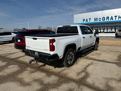 Used 2024 Chevrolet Silverado 2500 Custom w/ Custom Value Package image 3