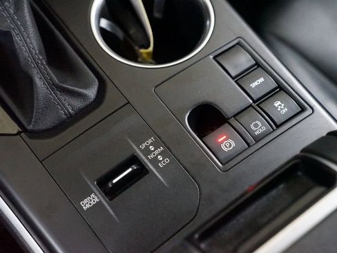 Certified 2024 Toyota Highlander XLE image 24