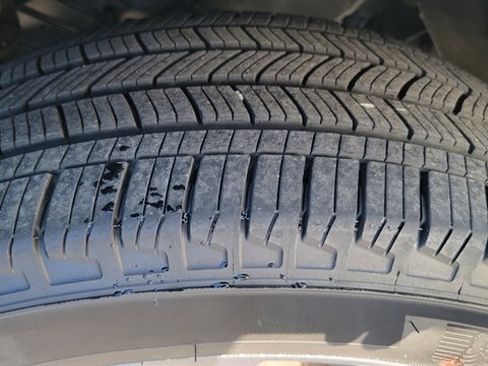 Used 2025 Ford Explorer Active w/ Active Comfort Package image 13