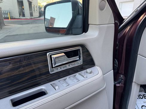 Used 2010 Lincoln Navigator 4WD image 15