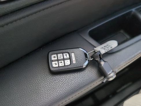 Used 2023 Honda Odyssey Touring image 25