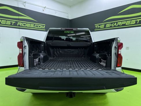 Used 2020 Chevrolet Silverado 1500 Custom w/ Custom Value Package AWD/4WD image 9