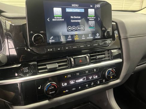Used 2025 Nissan Pathfinder SL FWD image 15