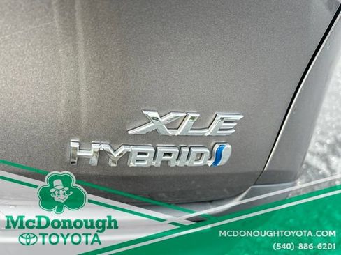 Used 2023 Toyota Sienna XLE FWD image 12