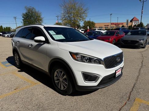 Used 2018 Kia Sorento AWD image 3