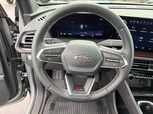 Certified 2025 Chevrolet Traverse Z71 w/ Driver Confidence Package AWD/4WD image 14