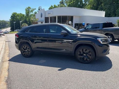 Used 2024 Volkswagen Atlas Cross Sport SE FWD image 2