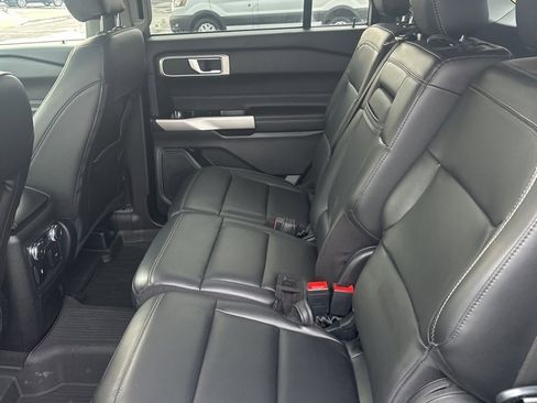Used 2022 Ford Explorer XLT w/ Equipment Group 202A image 13