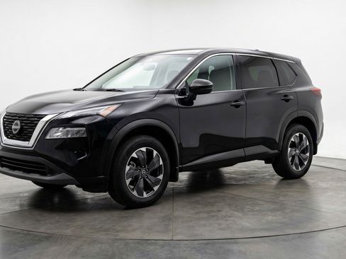 Used 2025 Nissan Rogue SV FWD image 3