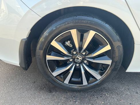 Used 2024 Honda Civic EX-L image 5