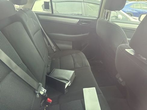 Used 2018 Subaru Outback 2.5i Premium image 12